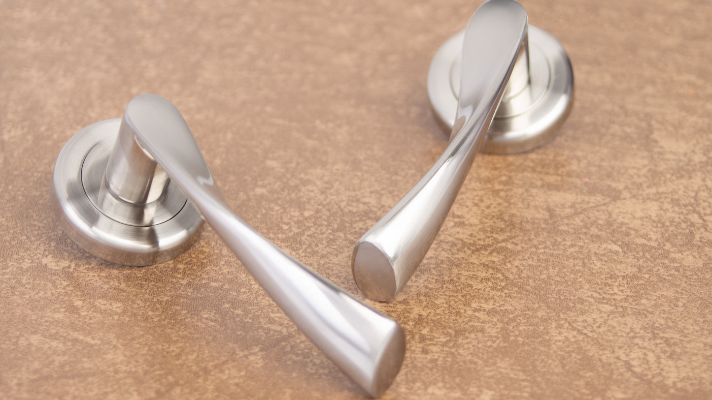 SONNATO ONDA SATIN CHROME LEVER ON ROSE WC HANDLES