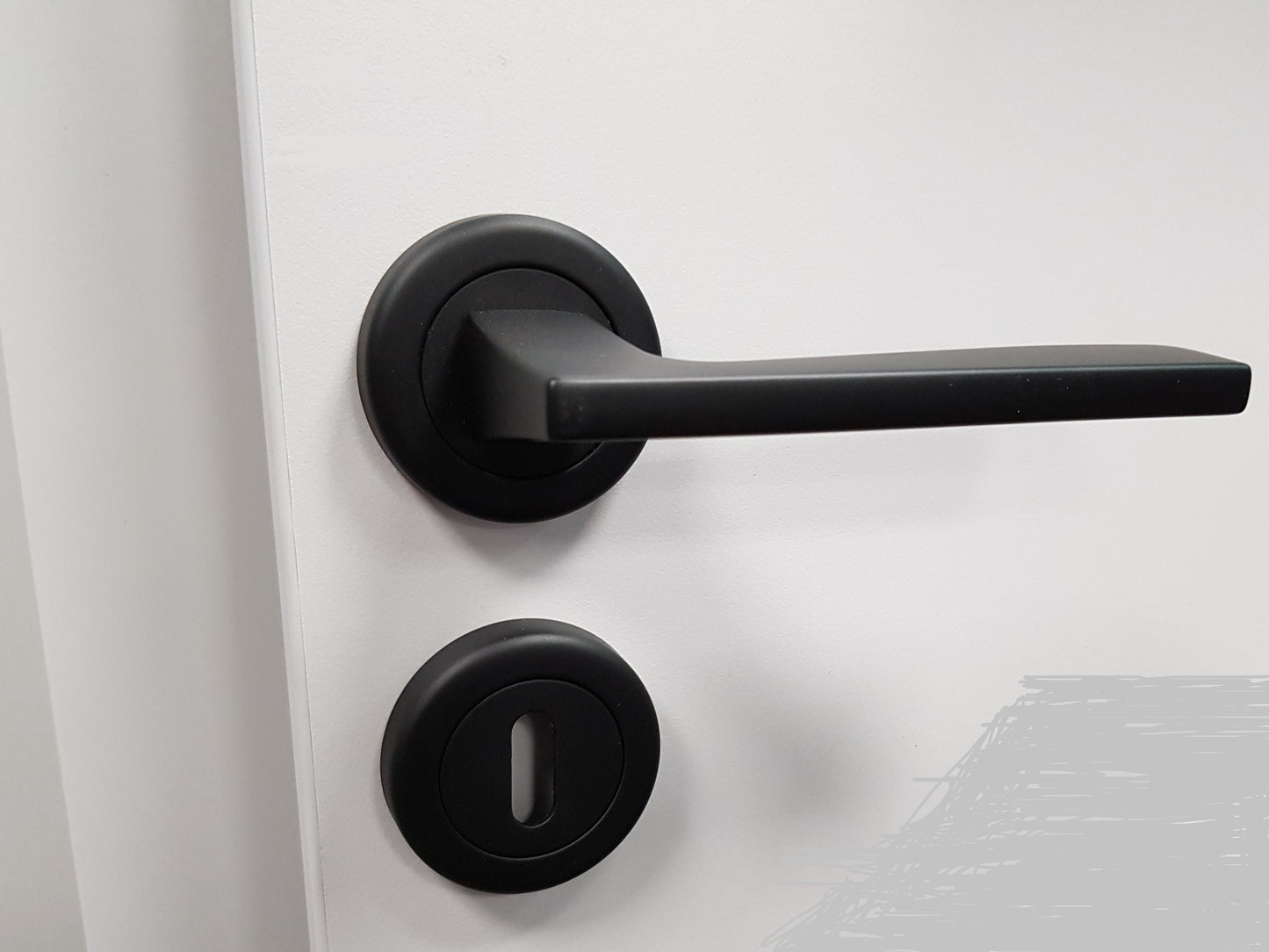 SONNATO GENOA MATT BLACK LEVER ON ROSE HANDLES