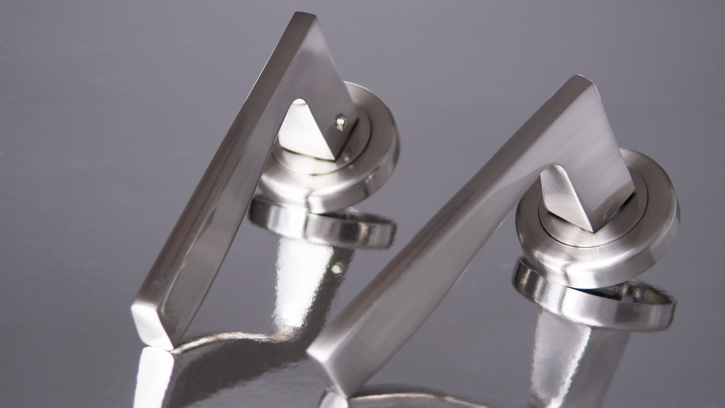 SONNATO GENOA SATIN CHROME LEVER ON ROSE WC HANDLES
