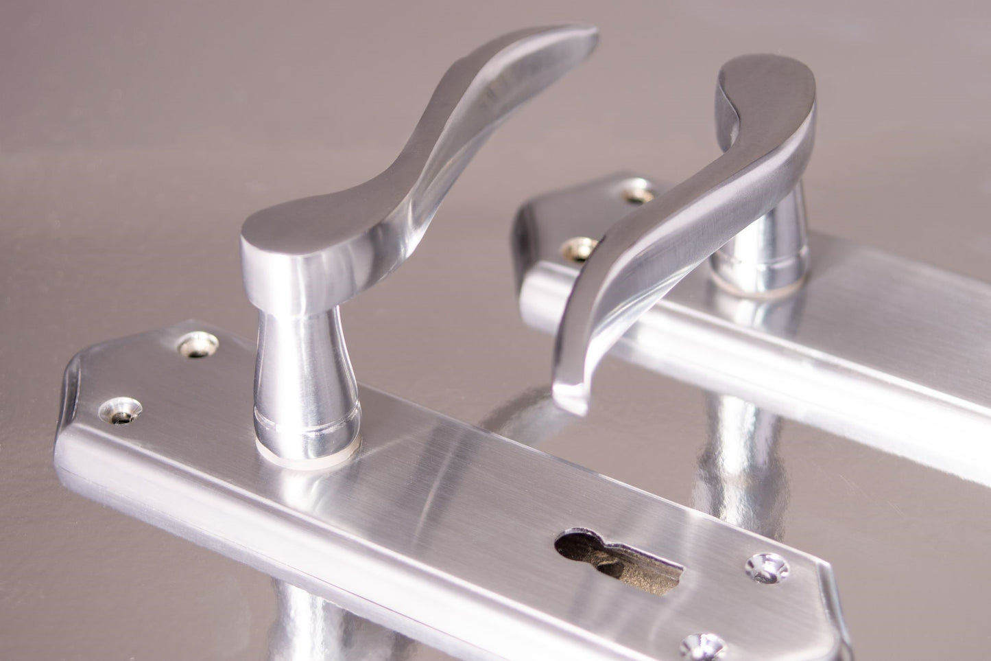 SONNATO TORINO SATIN CHROME LEVER ON PLATE HANDLES