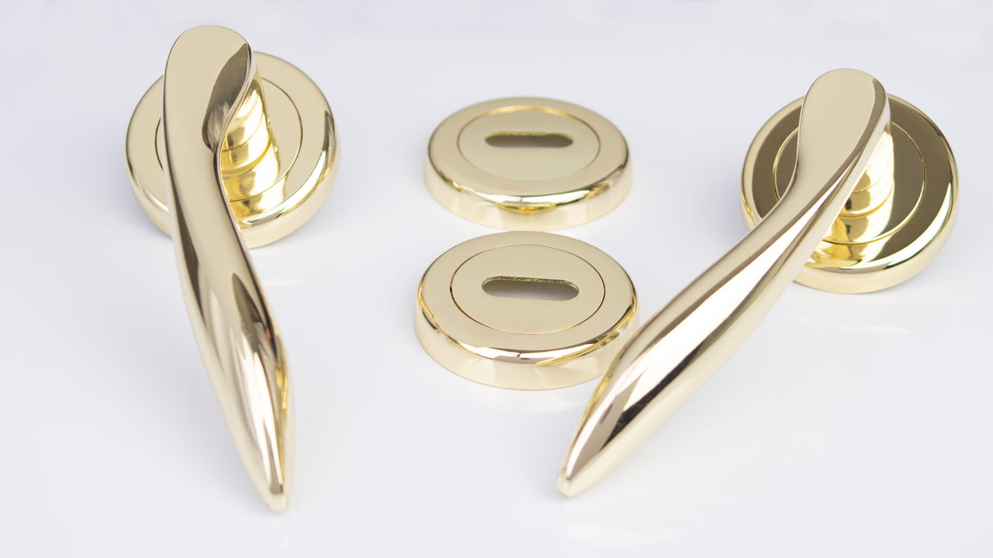 SONNATO PIETA BRASS LEVER ON ROSE HANDLES