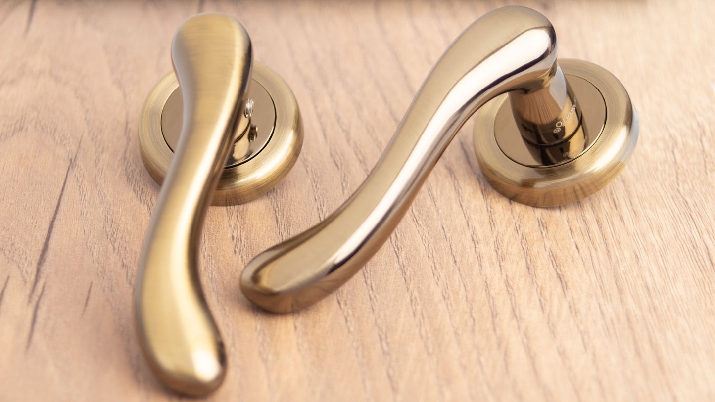 SONNATO BARI MAHOGANY LEVER ON ROSE HANDLES