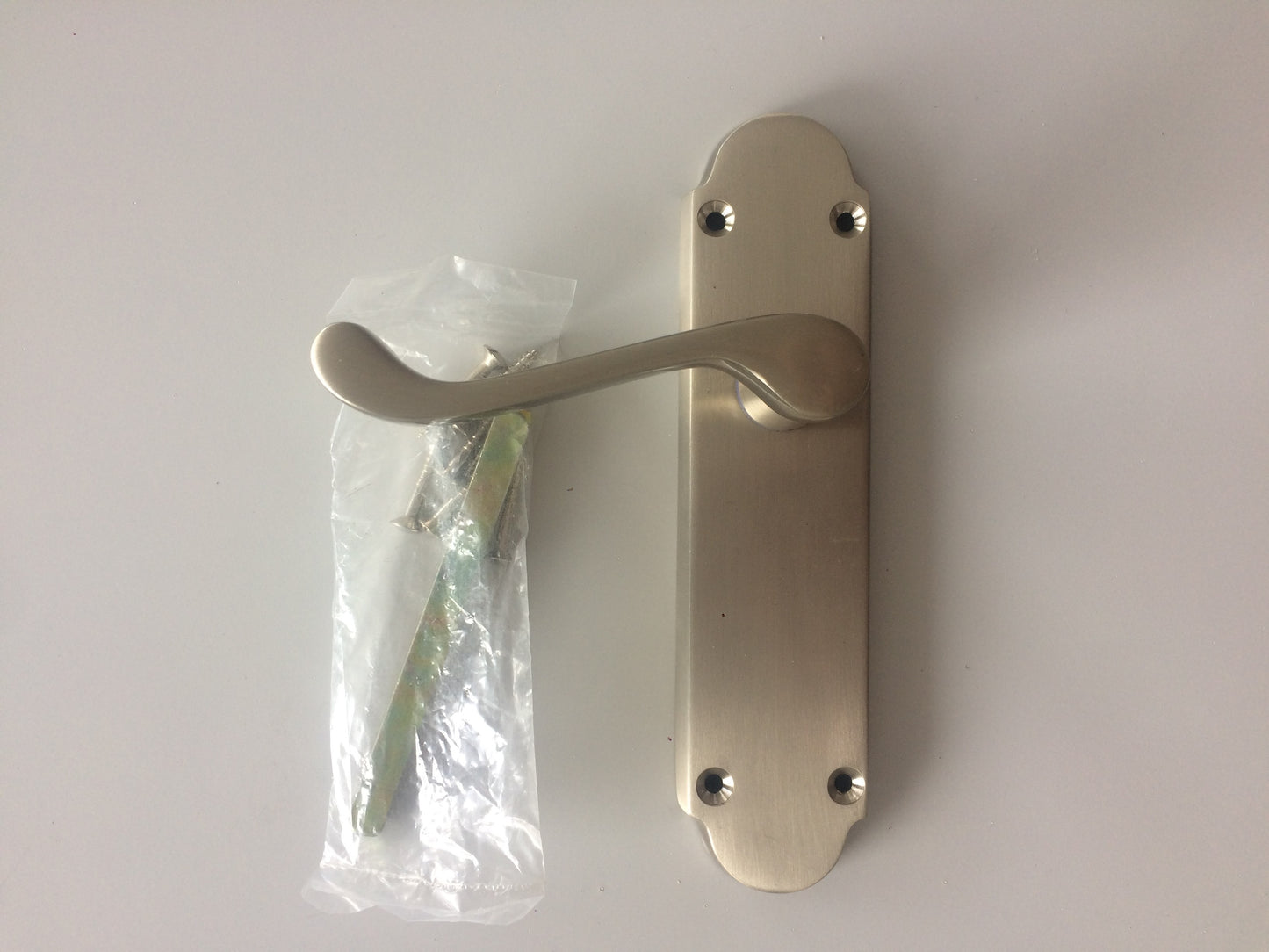 SONNATO NOVA SATIN CHROME LEVER ON LATCH HANDLES