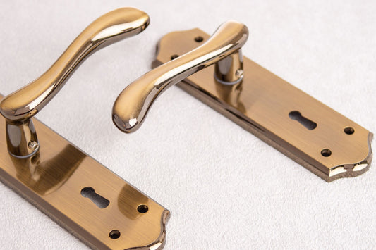 SONNATO BARI MAHOGANY LEVER ON PLATE HANDLES