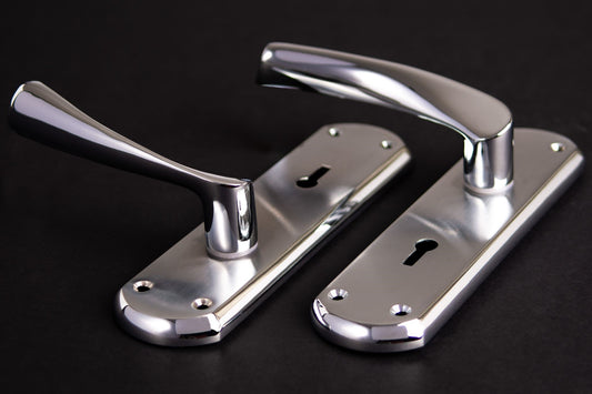 SONNATO VERONA PC/SC LEVER ON PLATE HANDLES